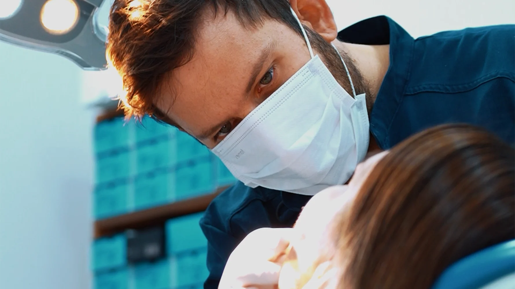 emax diş izmir cigli - İzmir Çiğli’de E-Max diş ve Empress kaplama ile estetik gülüş tasarımı yapan uzman diş hekimi Dr. Kutay Gürel’in porselen kaplama tedavisi.